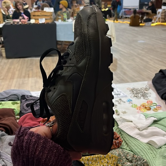 Nike Army Green Air Maxes - Picture 2 of 3